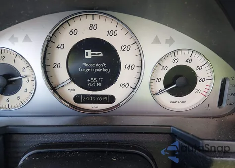 2007 Mercedes-Benz E 550 4Matic z USA, uszkodzony, nr VIN WDBUF90XX7B146498